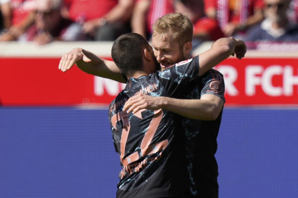 他用一個接 他用一個接